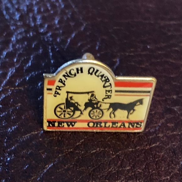 French Quarter New Orleans Souvenir Metal Pin - Picture 2 of 6